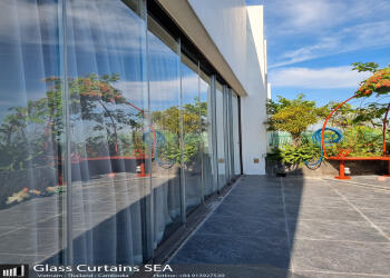 Cửa kính lùa 6 cánh 3 ray hiện đại từ Glass Curtains SEA