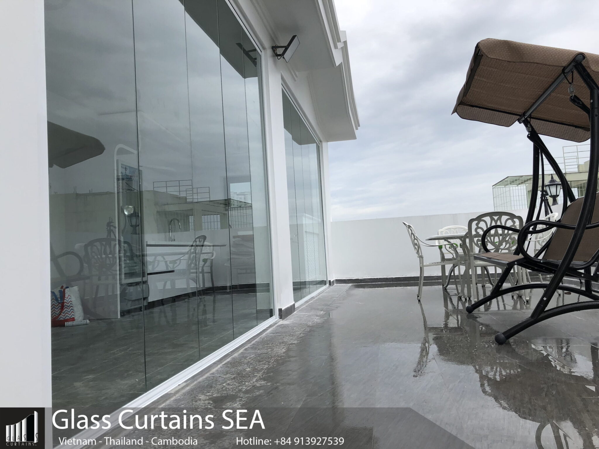 Biệt thự Quận 11 glass curtain sea