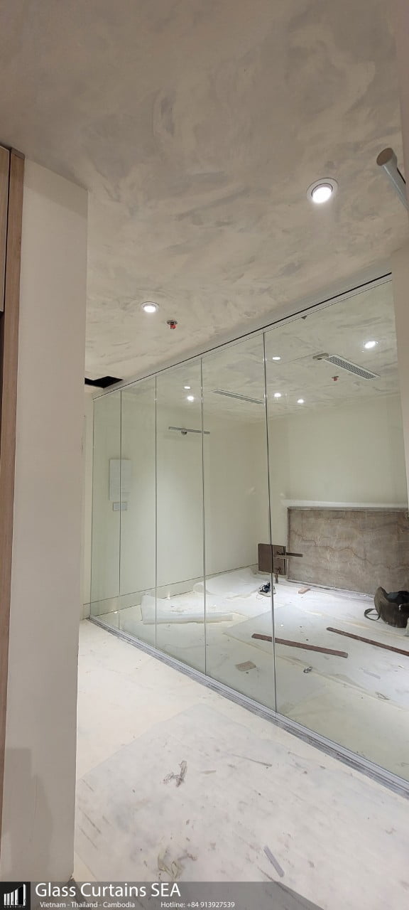 Glass curtain sea lắp đặt cửa kính xếp trượt cho CĂN HỘ SYMPHONY 3