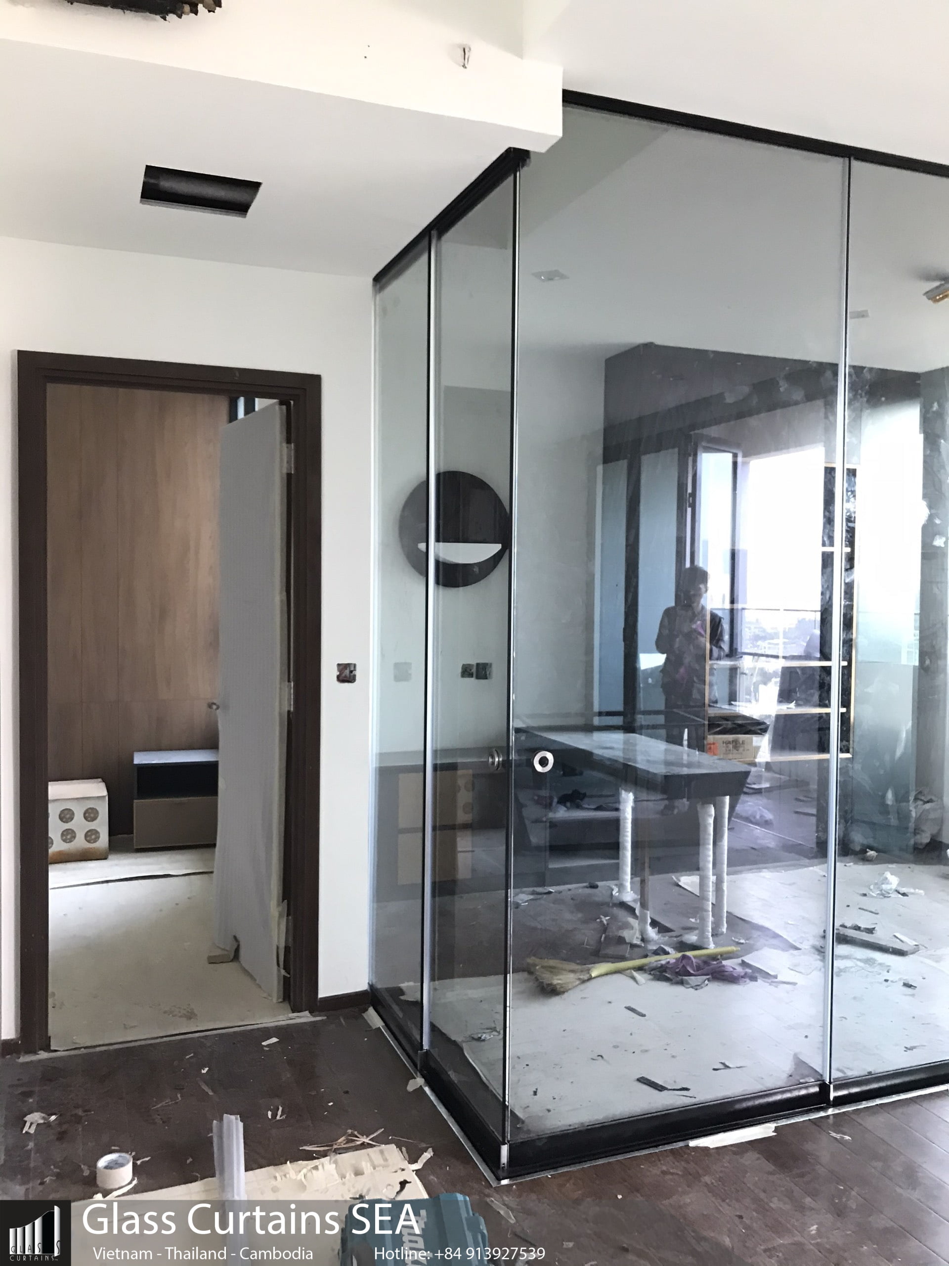 Glass Curtain Sea thi công vách kính di động cho căn hộ THE D EDGE 4