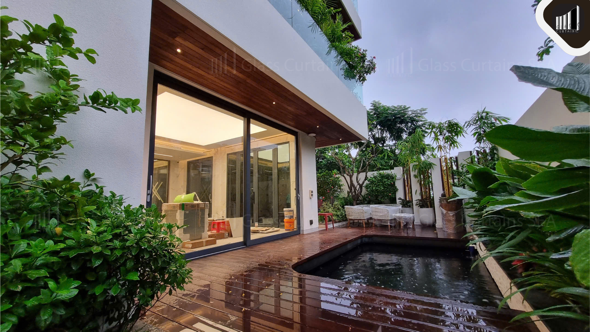 Thi công cửa kính cường lực lùa 2 cánh tại Glass Curtains SEA 3