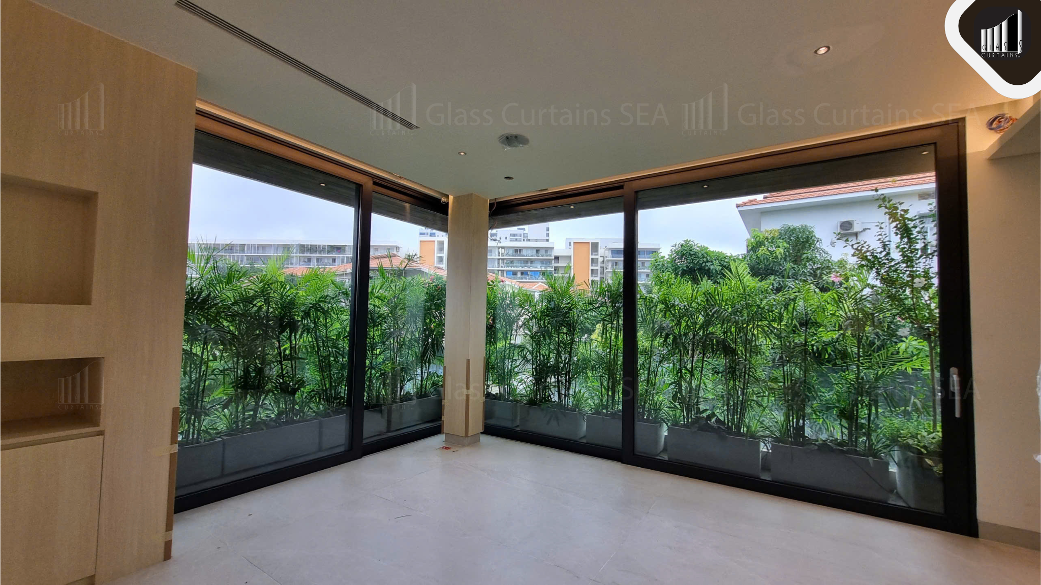 Thi công cửa kính cường lực lùa 2 cánh tại Glass Curtains SEA 2