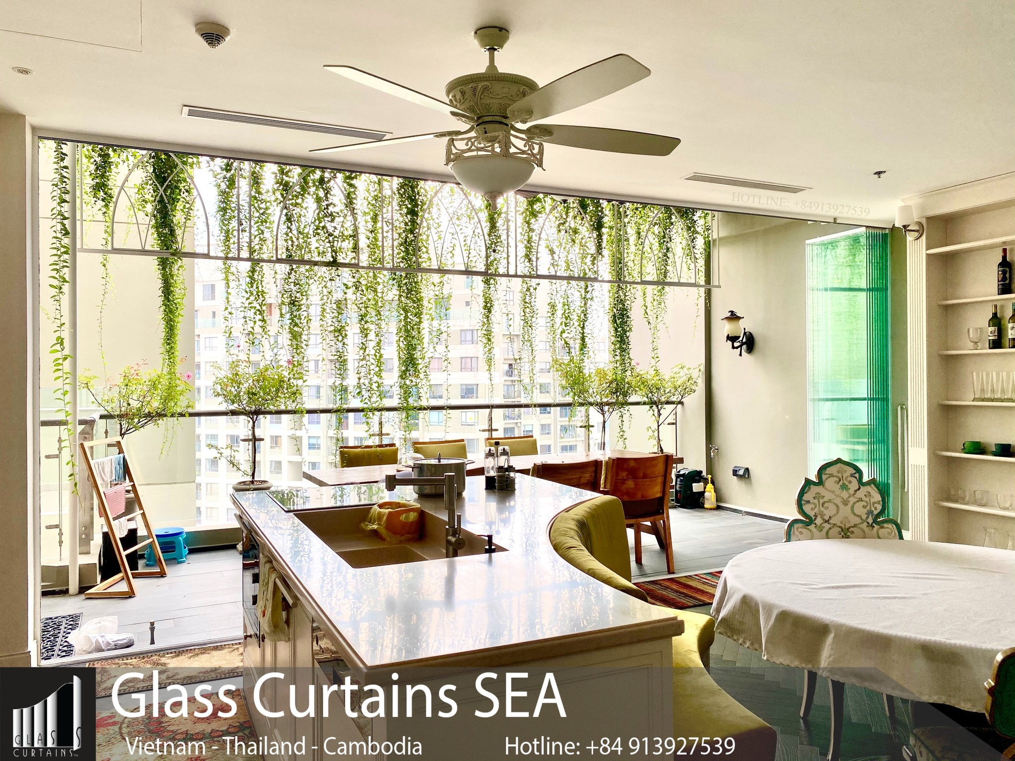 Thi công cửa kính cường lực xếp trượt tại Glass Curtains SEA 1