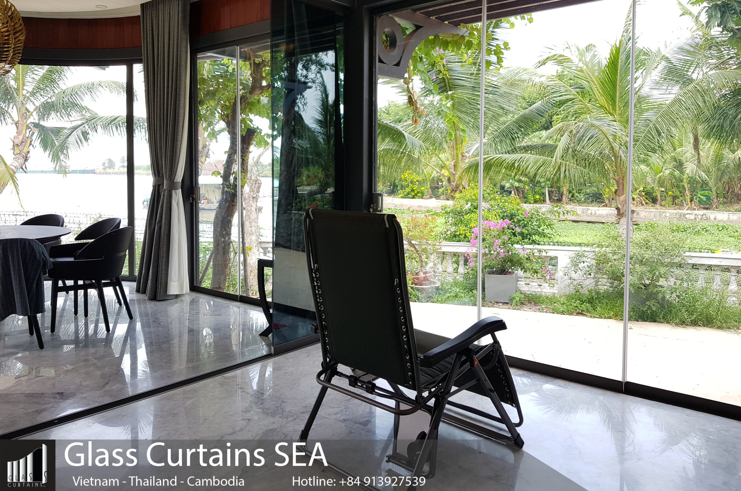 Thi công cửa kính lùa 10 cánh 5 ray tại Glass Curtain Sea 