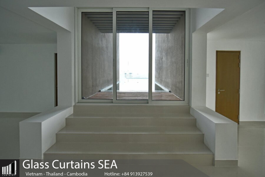 Thi công cửa kính lùa 3 cánh 3 ray tại Glass Curtain Sea sang trọng