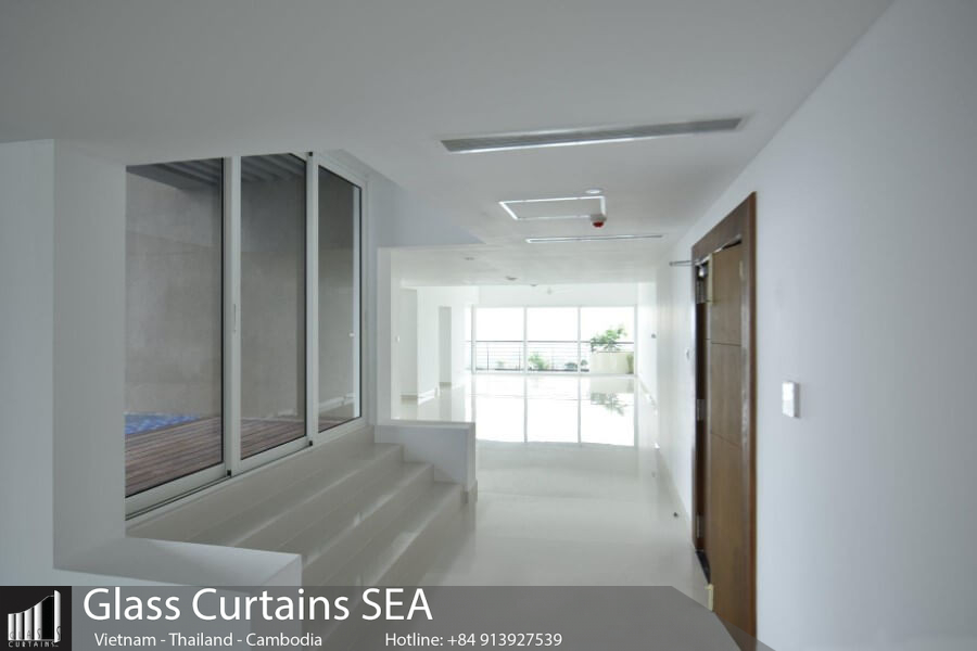 Thi công cửa kính lùa 3 cánh 3 ray tại Glass Curtain Sea chất lượng