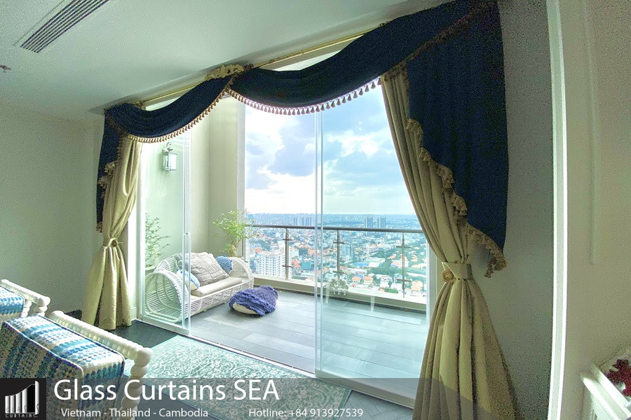 Thi công cửa kính lùa 4 cánh 2 ray tại Glass Curtain Sea