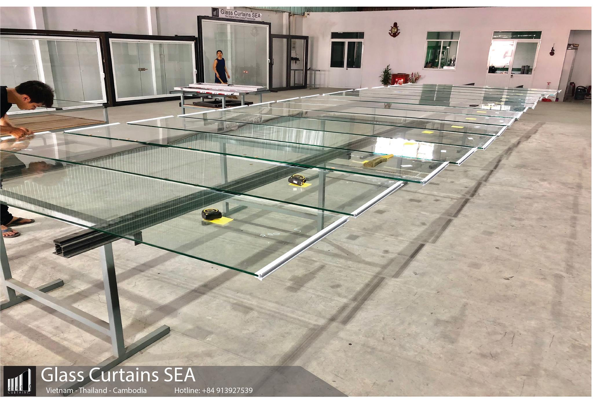 Thi công cửa kính lùa 6 cánh 3 ray tại Glass Curtain Sea chuyên nghiệp