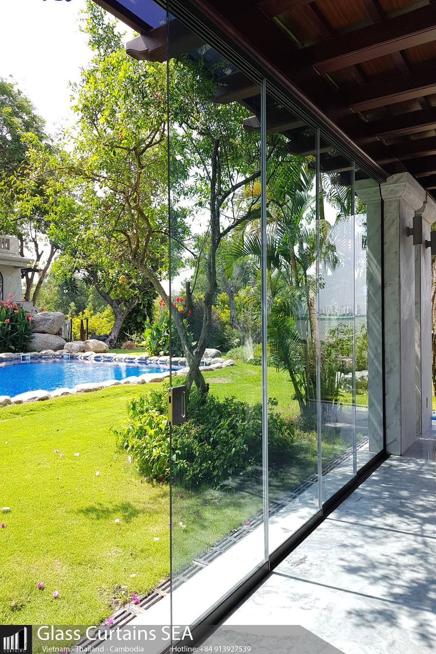 Thi công cửa kính lùa 8 cánh 4 ray tại Glass Curtain Sea uy tín