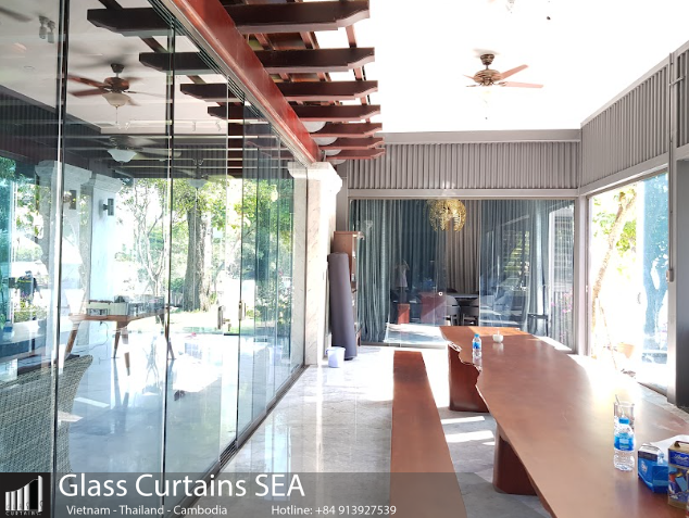 Thi công cửa kính lùa 8 cánh 4 ray tại Glass Curtain Sea