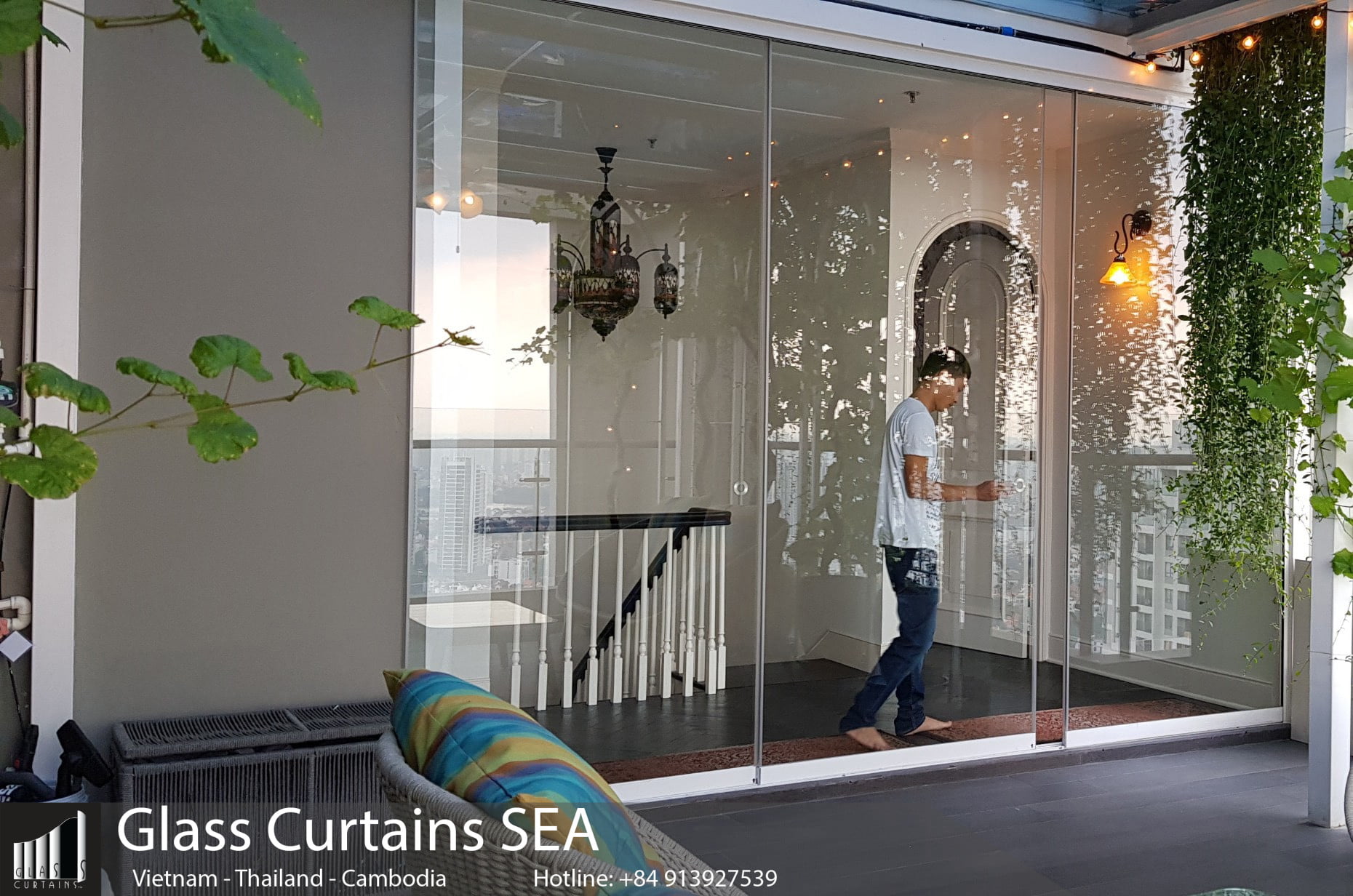 Thi công cửa kính lùa cường lực tại Glass Curtains SEA mới