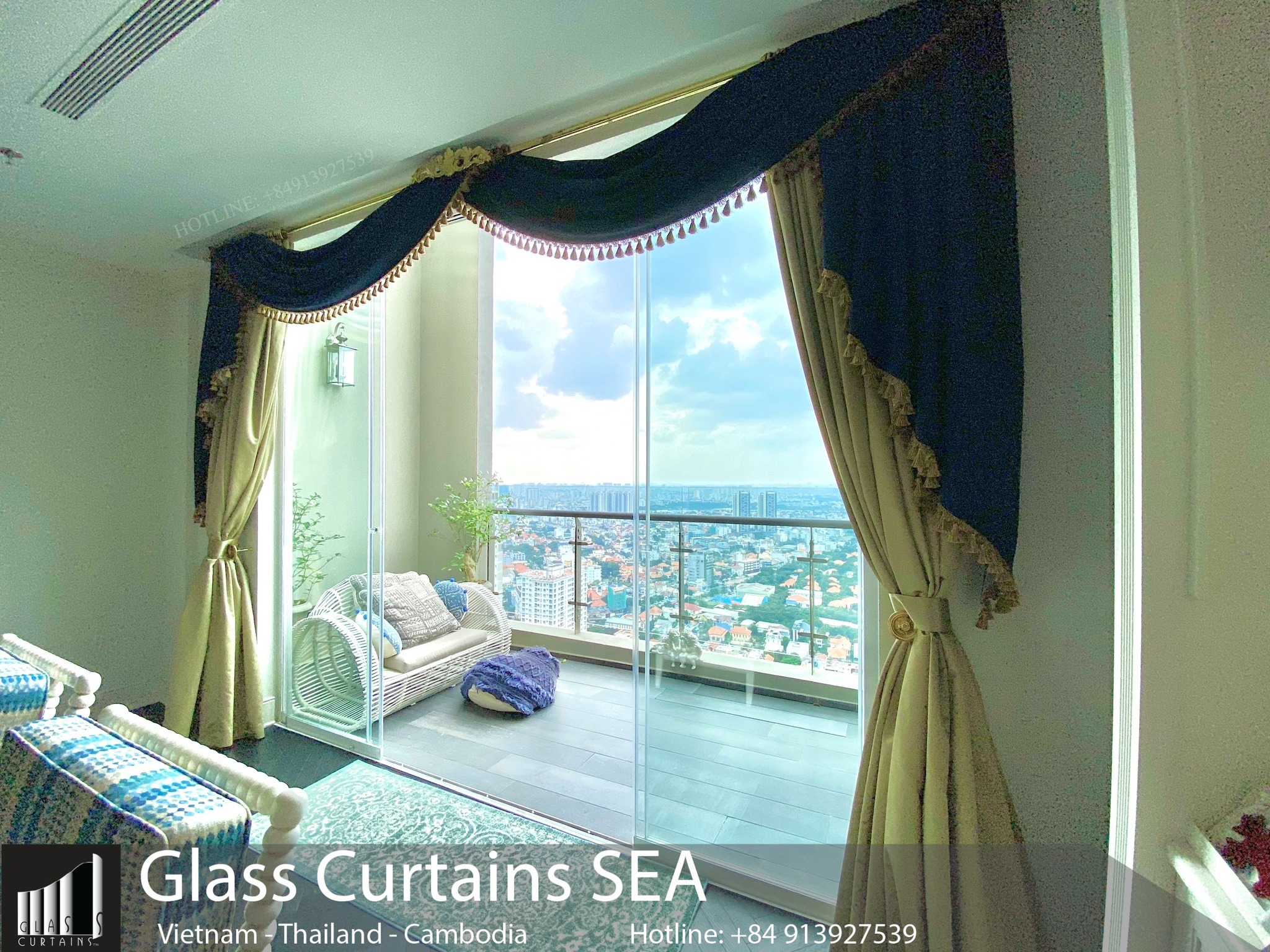 Thi công cửa kính lùa cường lực tại Glass Curtains SEA