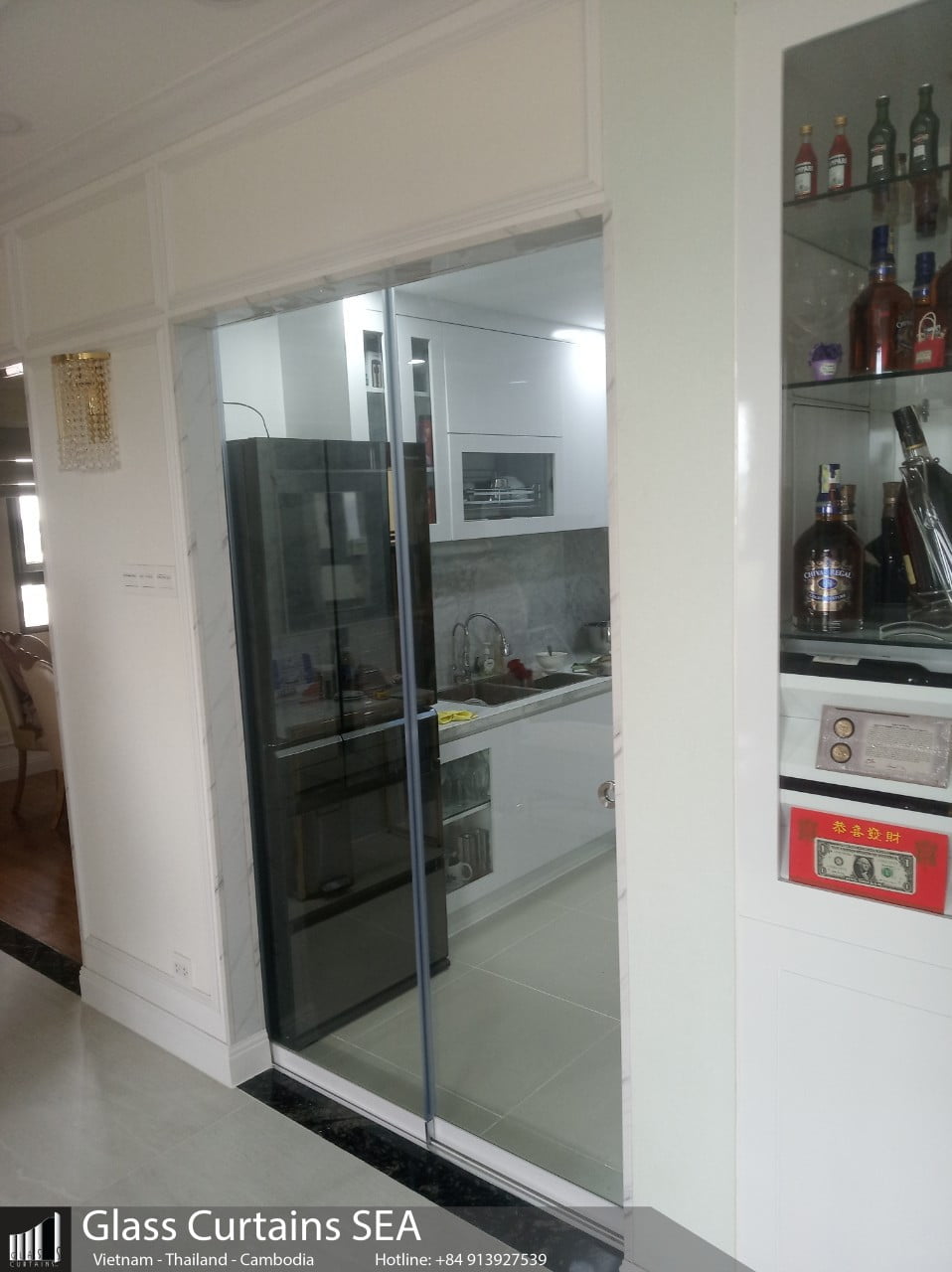 cửa kính lùa không khung glass curtain sea