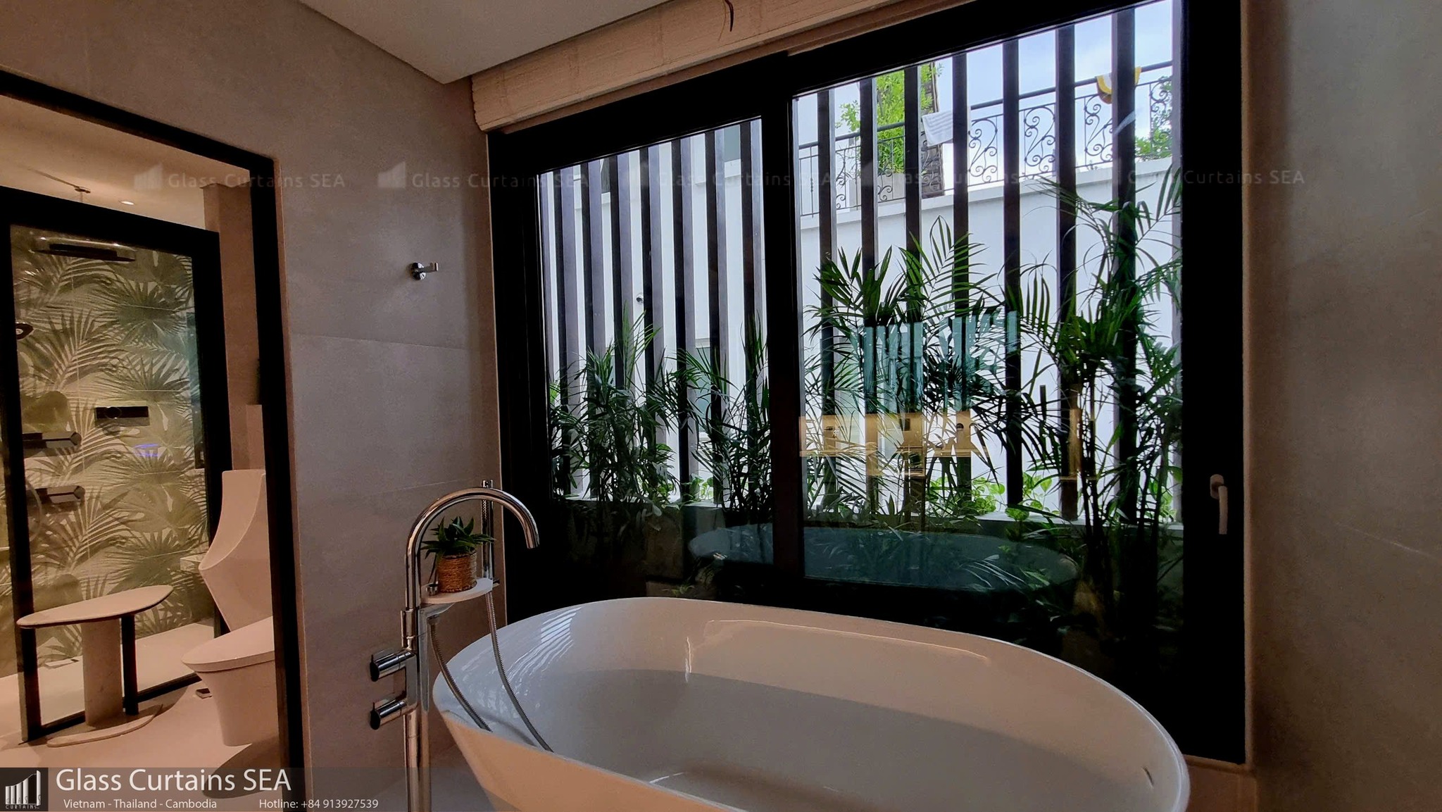 Thi công cửa kính lùa khung nhôm tại Glass Curtains SEA 5