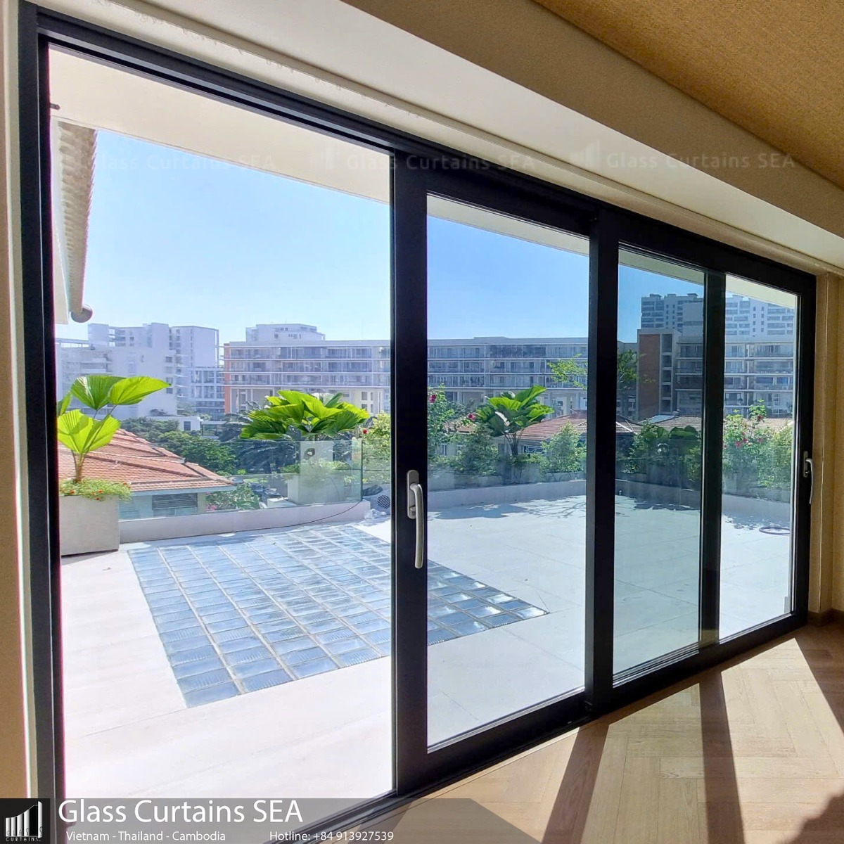 Thi công cửa kính lùa khung nhôm tại Glass Curtains SEA