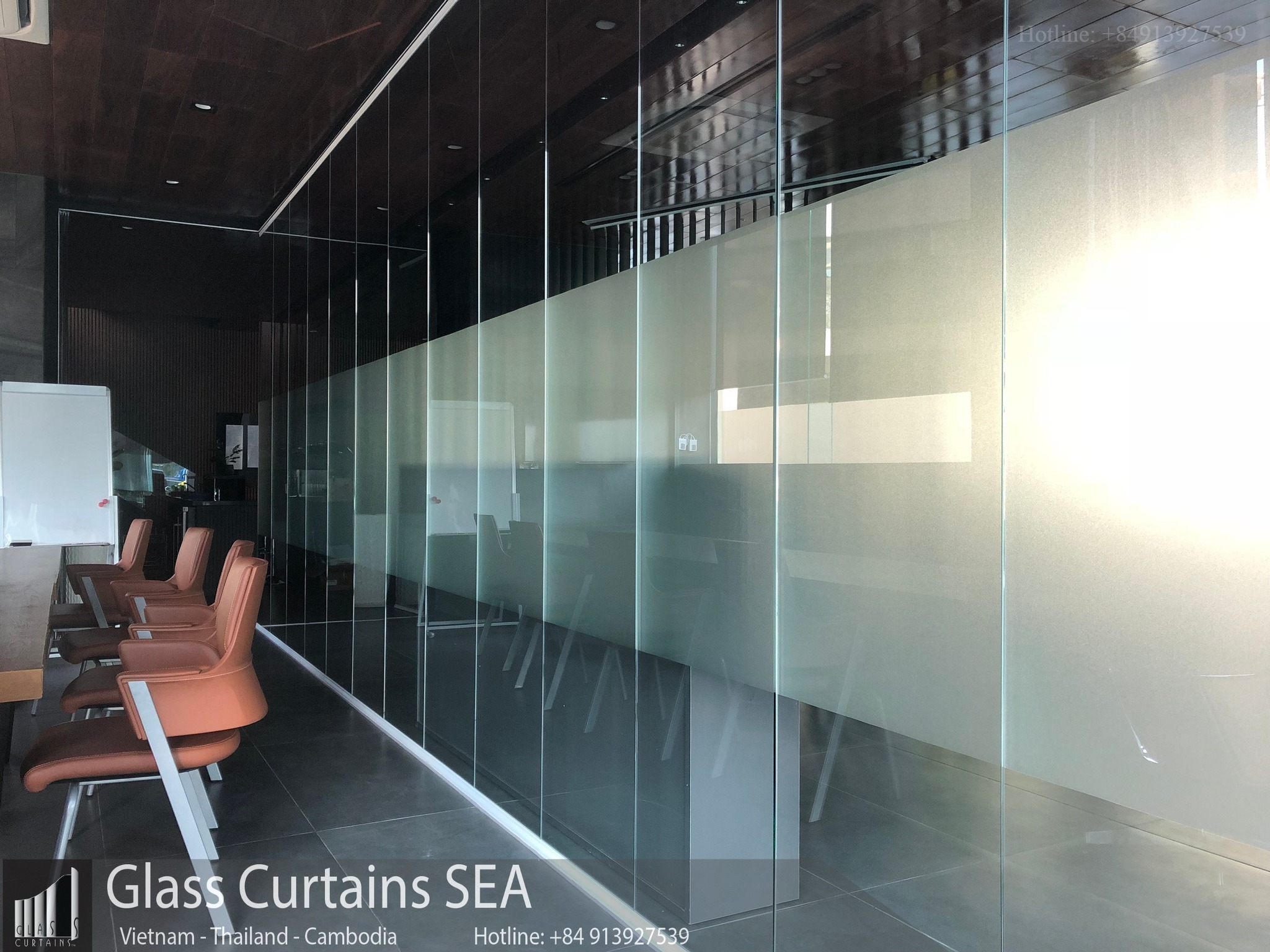 Thi công cửa kính lùa xếp gấp tại Glass Curtains SEA 5