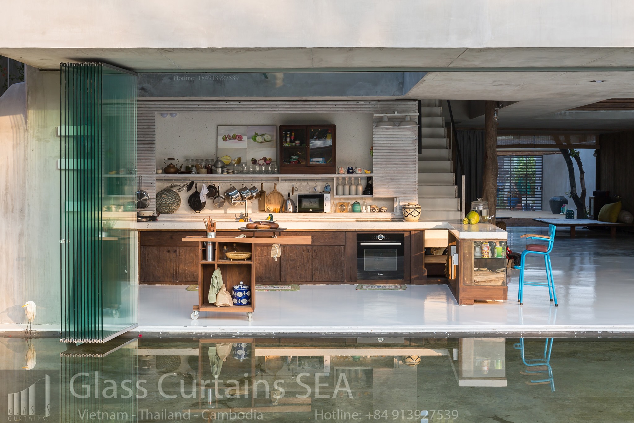 Thi công cửa kính lùa xếp gấp tại Glass Curtains SEA 1