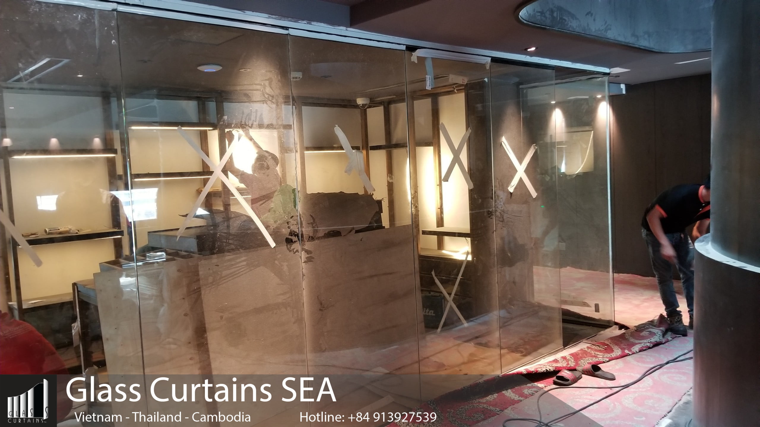 Glass Curtain Sea thi công cửa kính xếp trượt tại DU THUYỀN AQUA NERA CRUISESHIP 2