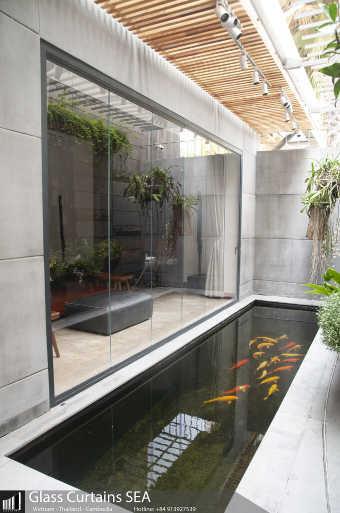 Thi công cửa kính xếp trượt Flying Door tại Glass Curtain Sea sang trọng