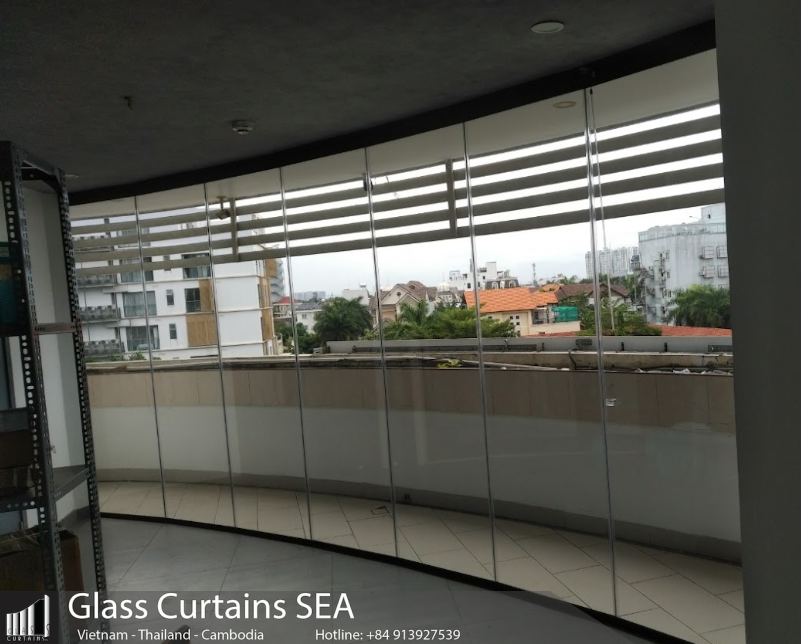 Thi công cửa kính xếp trượt Flying Door tại Glass Curtain Sea chất lượng