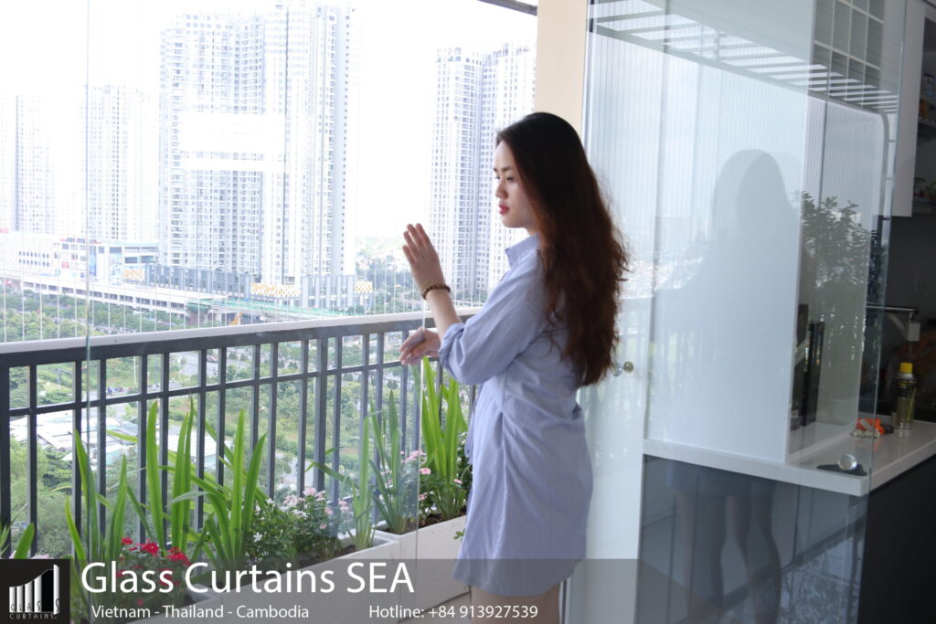 Glass Curtain Sea thi công cửa kính xếp trượt tại PENT HOUSE CANTAVIL L16 3