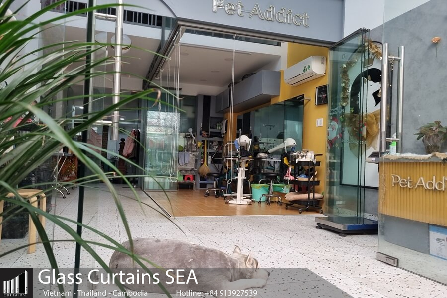Thi công cửa kính xếp trượt Pivot tại Glass Curtain Sea bền