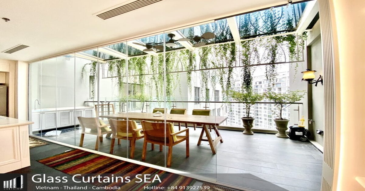 Thi công cửa kính xếp trượt Pivot tại Glass Curtain Sea đẹp, sang trọng