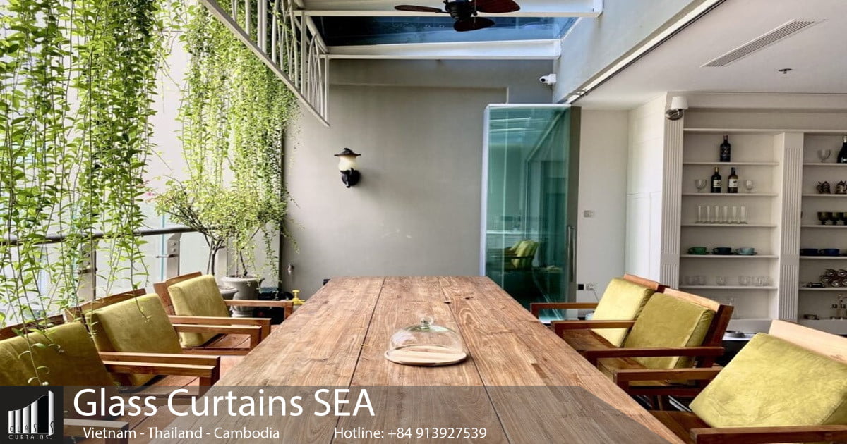 Thi công cửa kính xếp trượt Pivot tại Glass Curtain Sea đẳng cấp