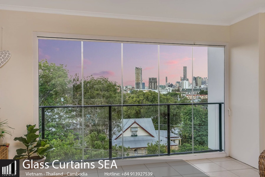 Thi công cửa kính xếp trượt Sidelock tại Glass Curtain Sea đẹp