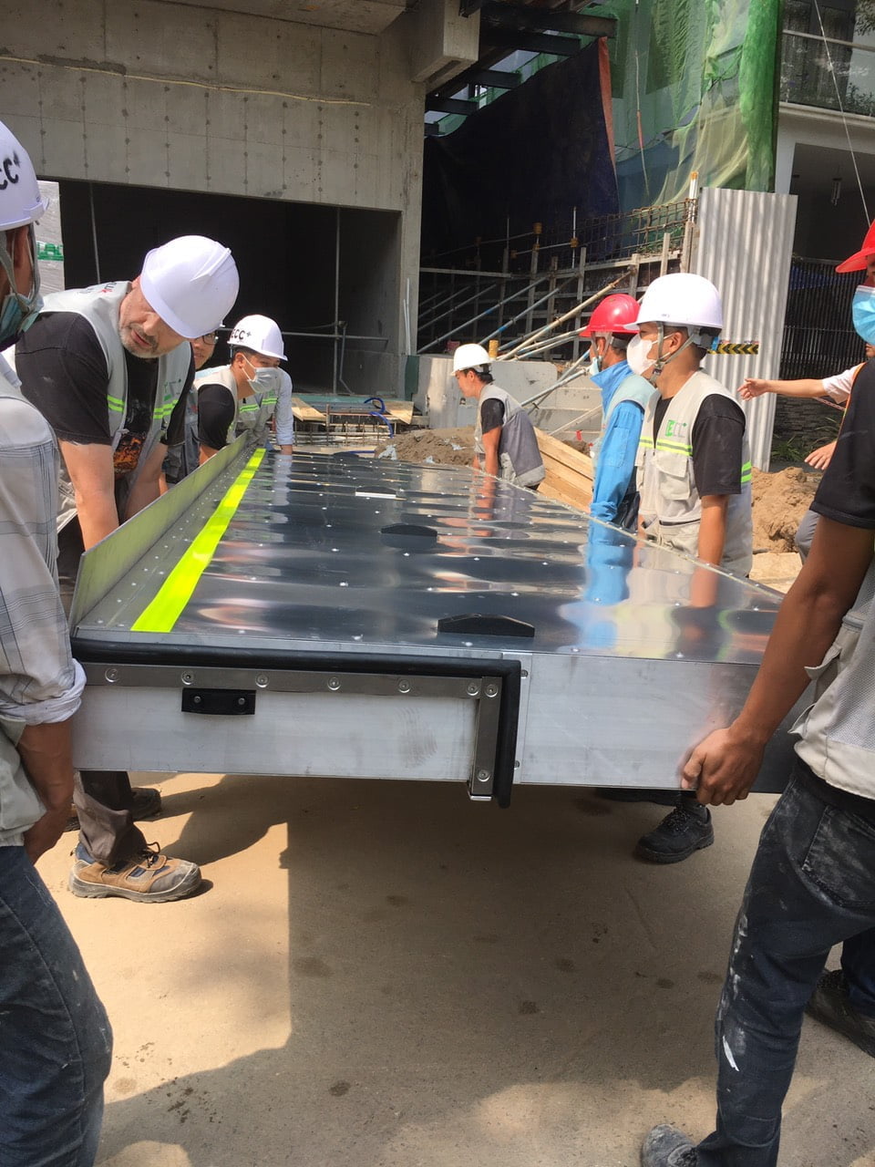 Cửa kính xếp trượt tại quận 7 tư vấn lắp đặt