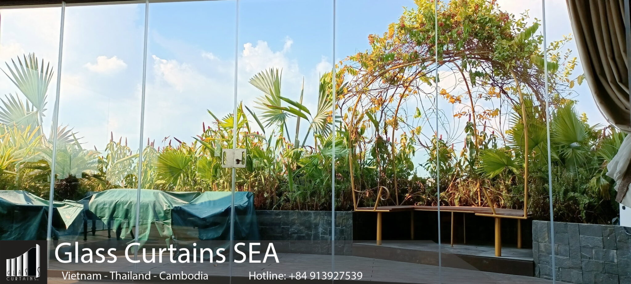 Penthouse Tropic Garden Glass curtain sea 4