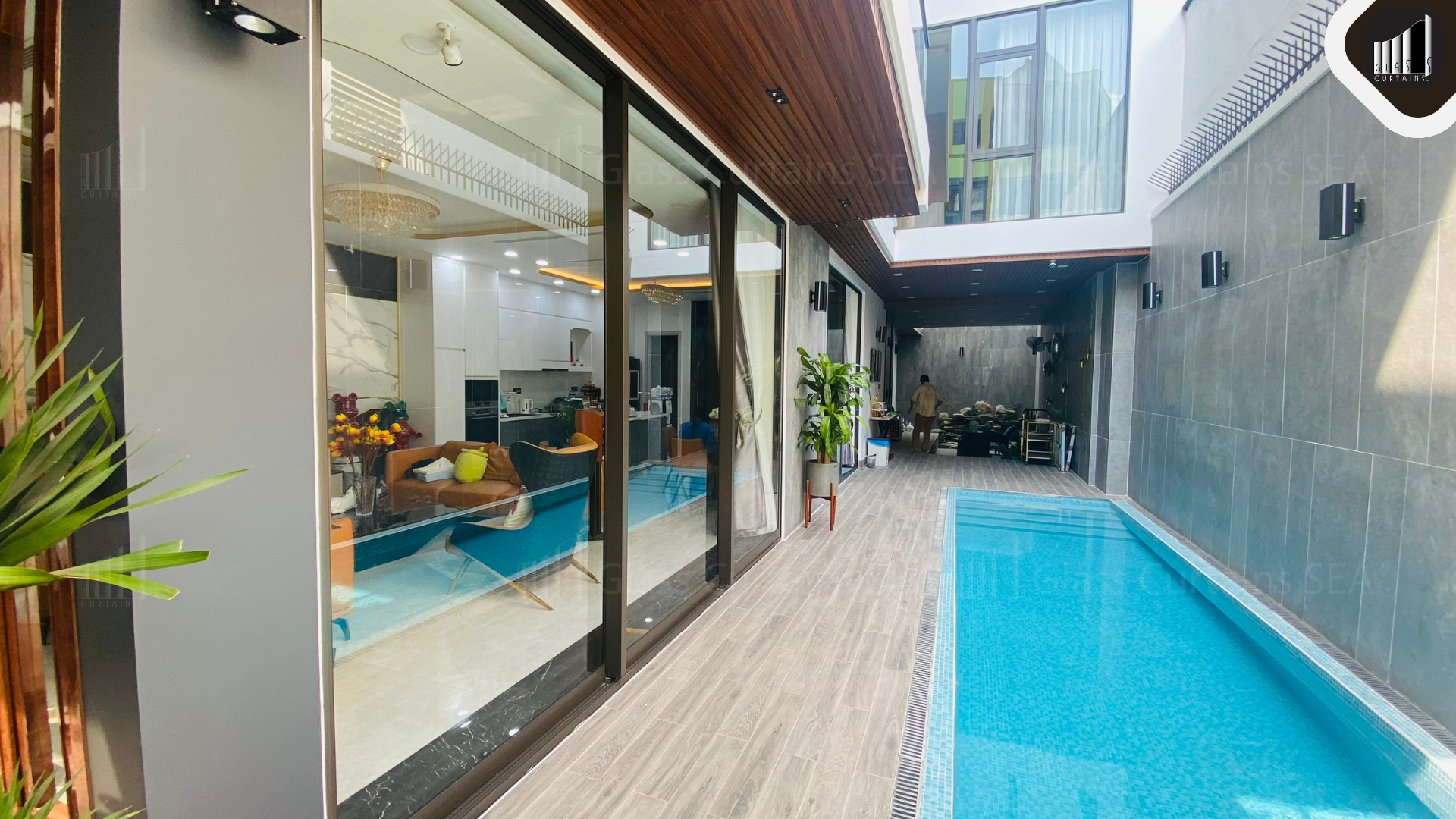 Thi công cửa nhôm kính Tostem tại Glass Curtains SEA 2024