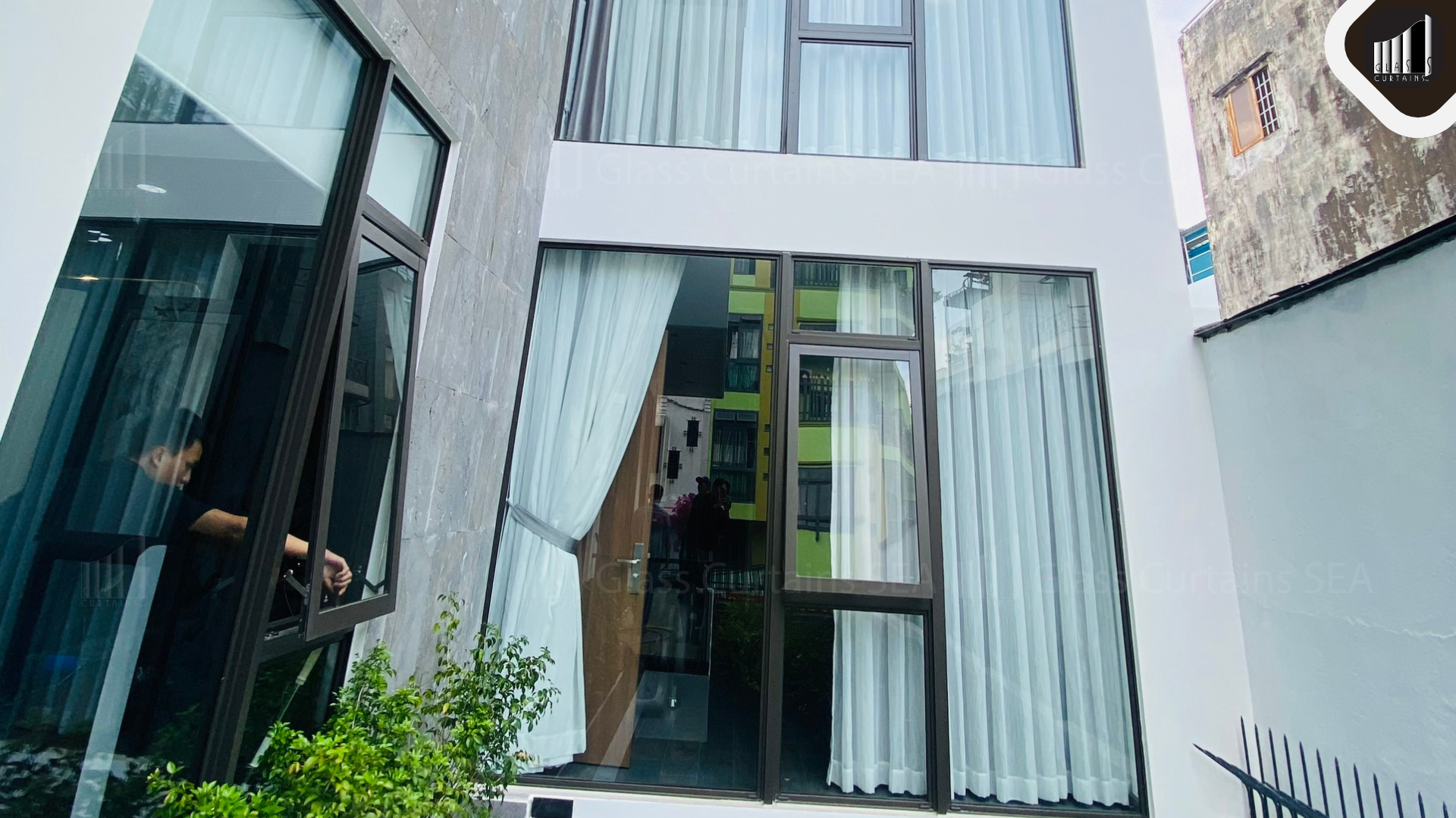 Thi công cửa nhôm kính Tostem tại Glass Curtains SEA 2025