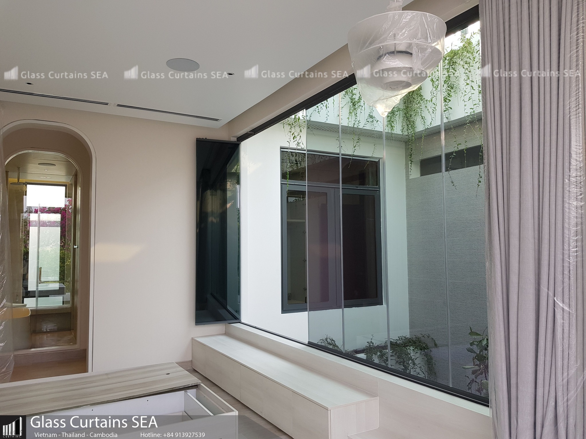 Thi ccong cửa sổ kính cường lực không khung tại Glass Curtains SEA 2