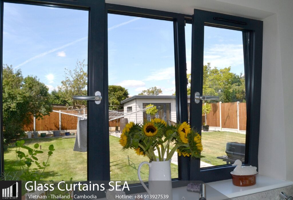 Thi công cửa sổ mở quay tại Glass Curtains SEA 1