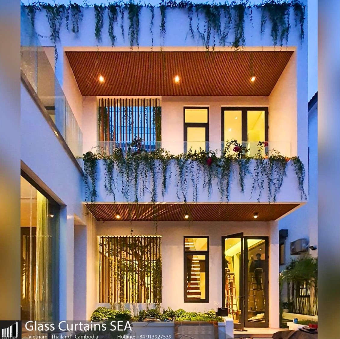 Thi công lan can kính ban công đẹp tại Glass Curtains SEA
