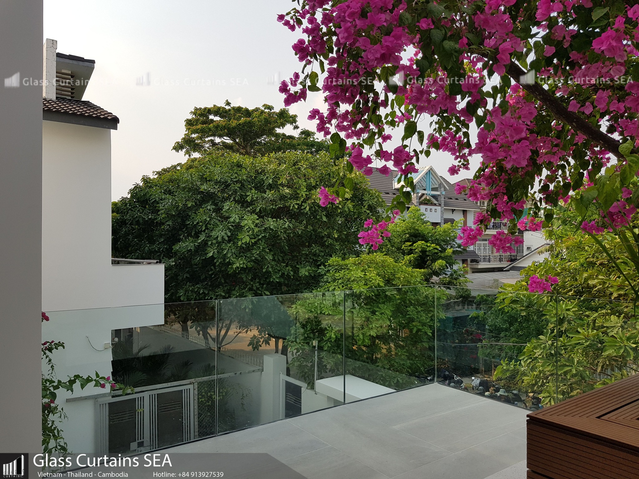 Thi công lan can kính ban công đẹp tại Glass Curtains SEA đẹp
