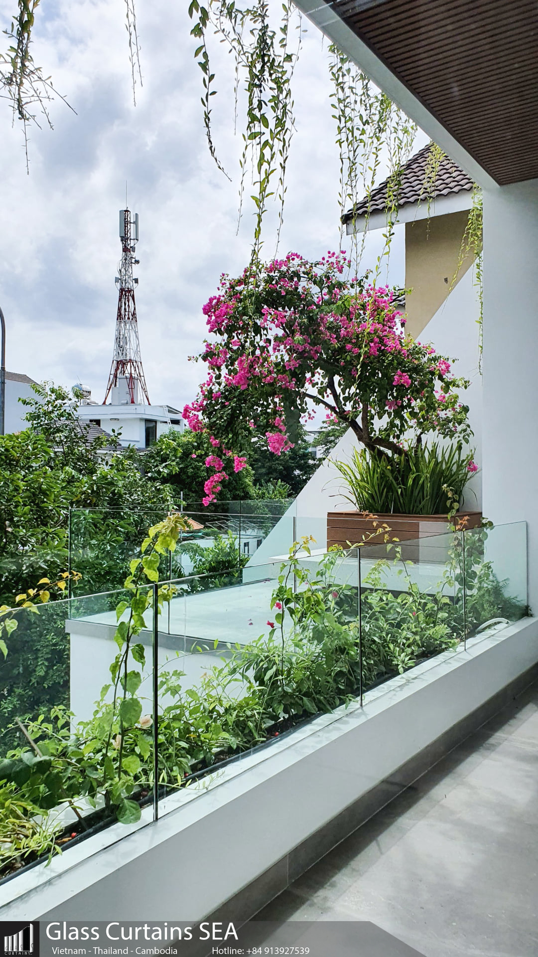 Thi công lan can kính cường lực tại Glass Curtains SEA 7