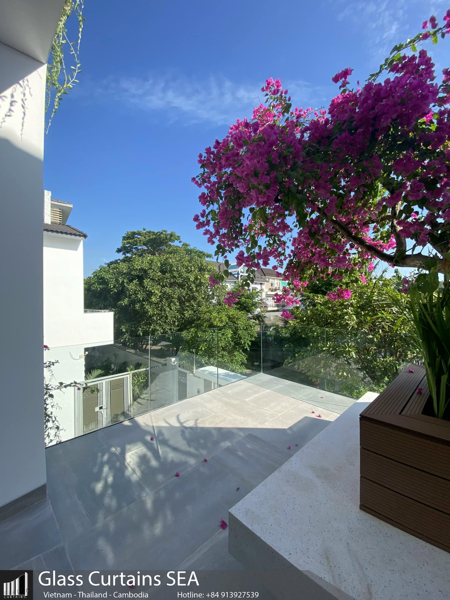 Thi công lan can kính cường lực tại Glass Curtains SEA 2