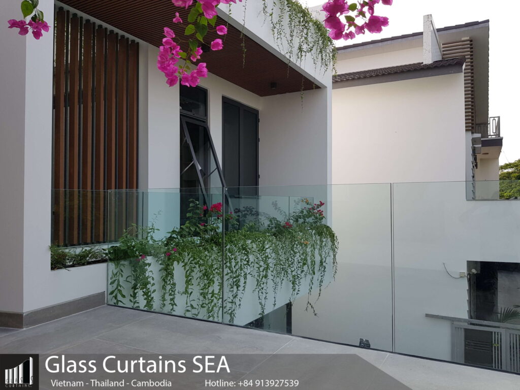 Thi công lan can kính cường lực tại Glass Curtains SEA 4