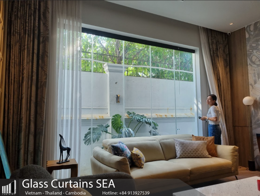Thi công cửa kính xếp trượt Flying Door tại Glass Curtain Sea mới và đẹp