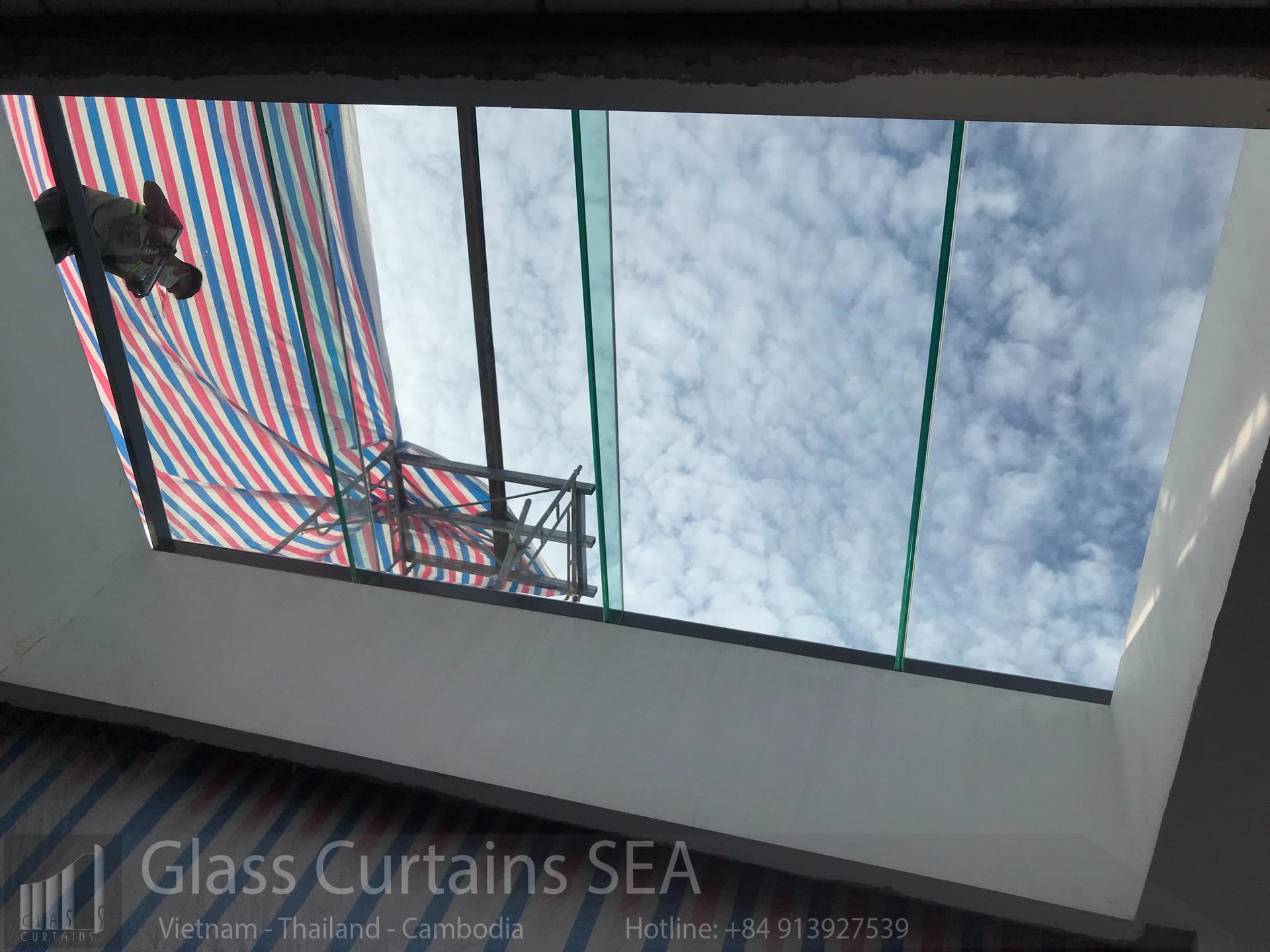 Thi công mái kính cường lực tại Glass Curtains SEA 3