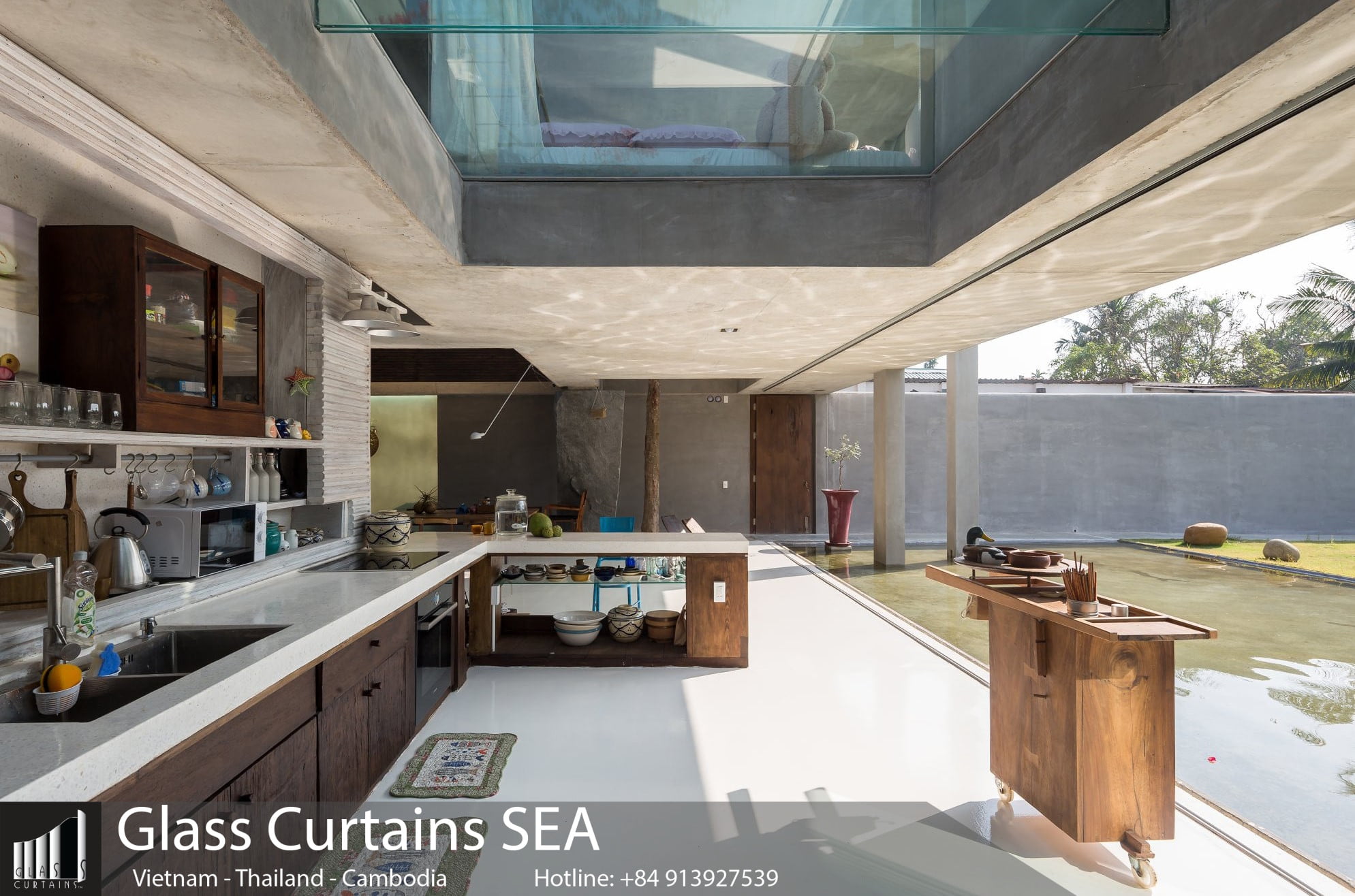 Thi công mái kính cường lực ngoài trời tại Glass Curtains SEA sang trọng