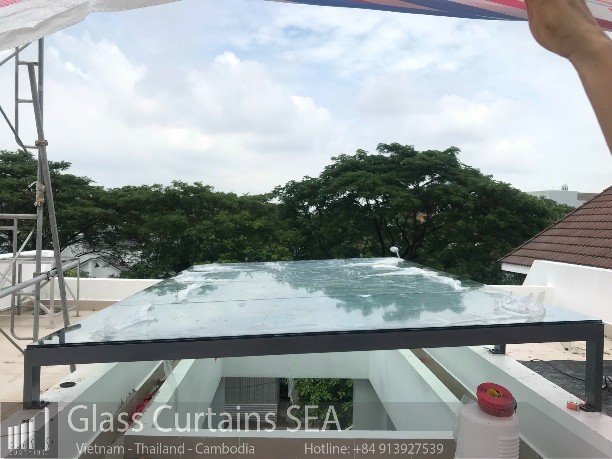 Thi công mái kính giếng trời tại Glass Curtains SEA 2