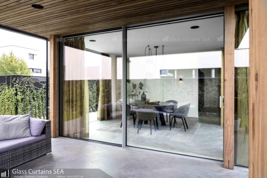 Thi công mẫu cửa nhôm kính tại Glass Curtains SEA 4