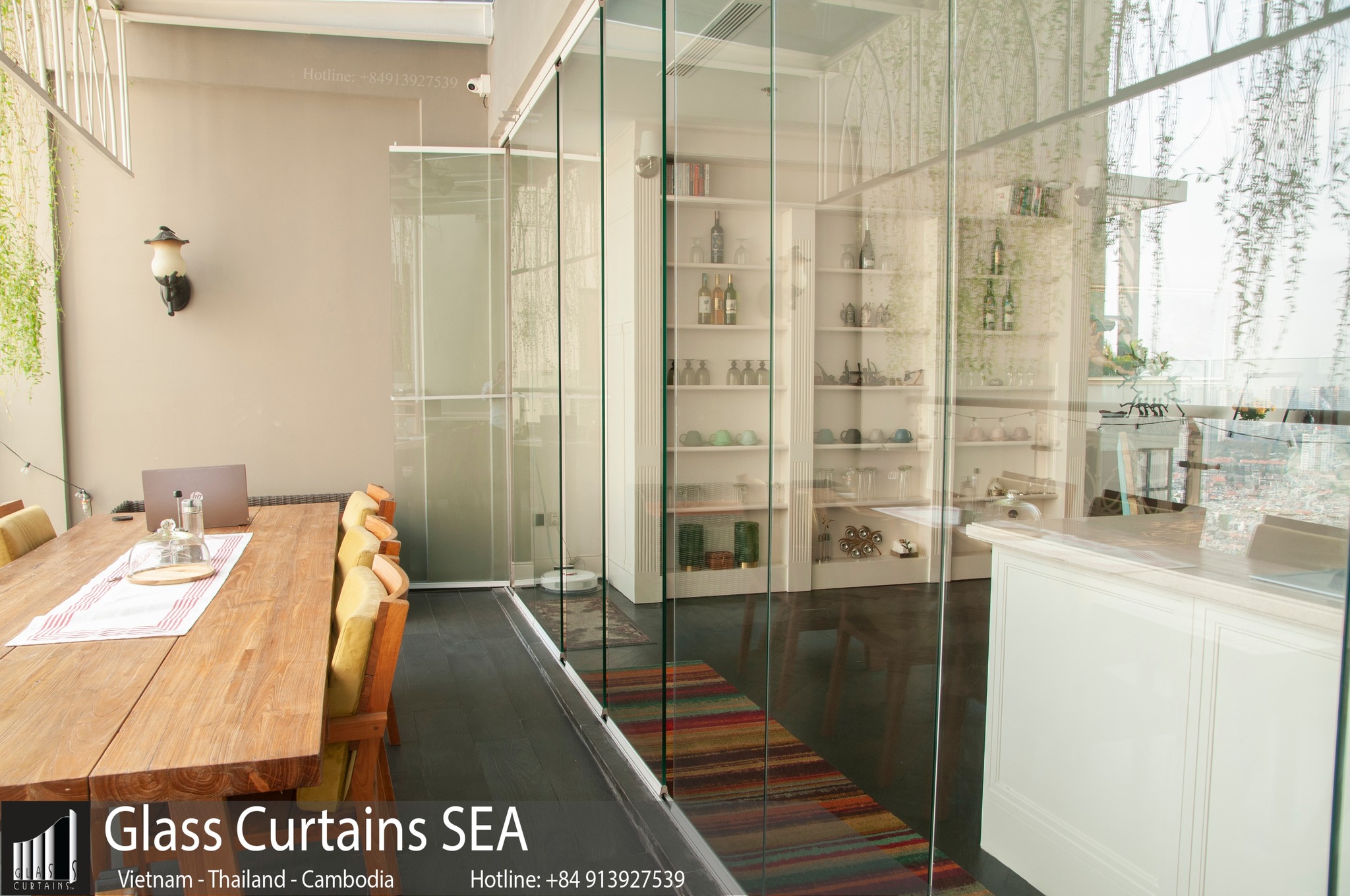 thi công mẫu vách ngăn bếp và phòng khách tại Glass Curtains SEA chất lượng