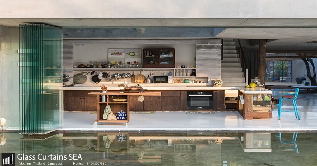 Thi công cửa kính xếp trượt Pivot tại Glass Curtain Sea