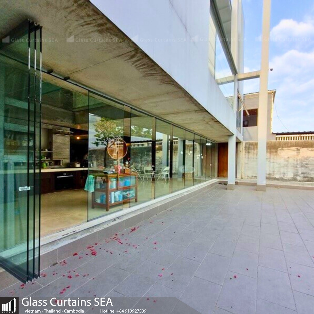 thi công cửa kính xếp trượt tại Glass Curtains SEA 2