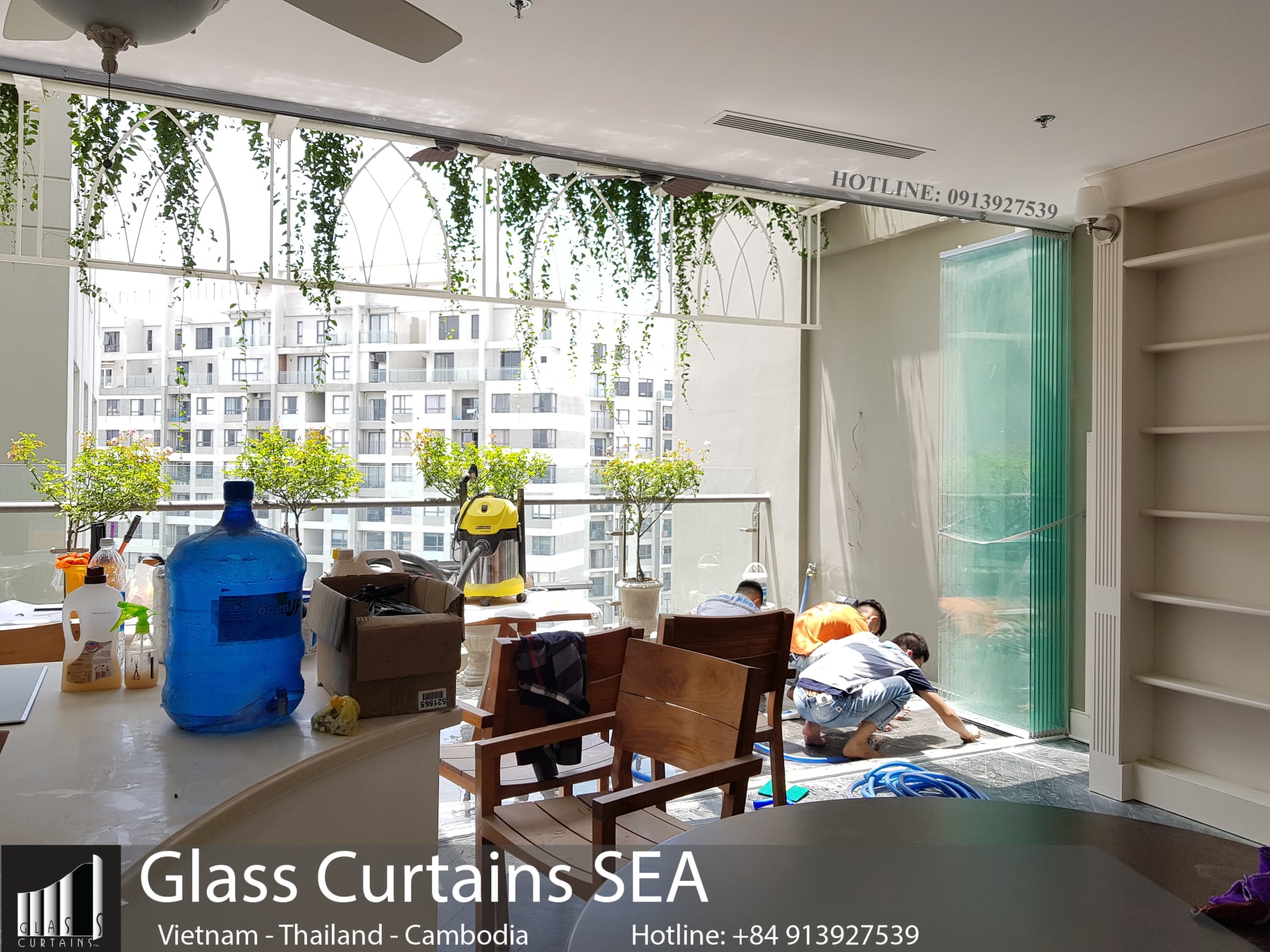 thi công cửa kính xếp trượt tại Glass Curtains SEA 4