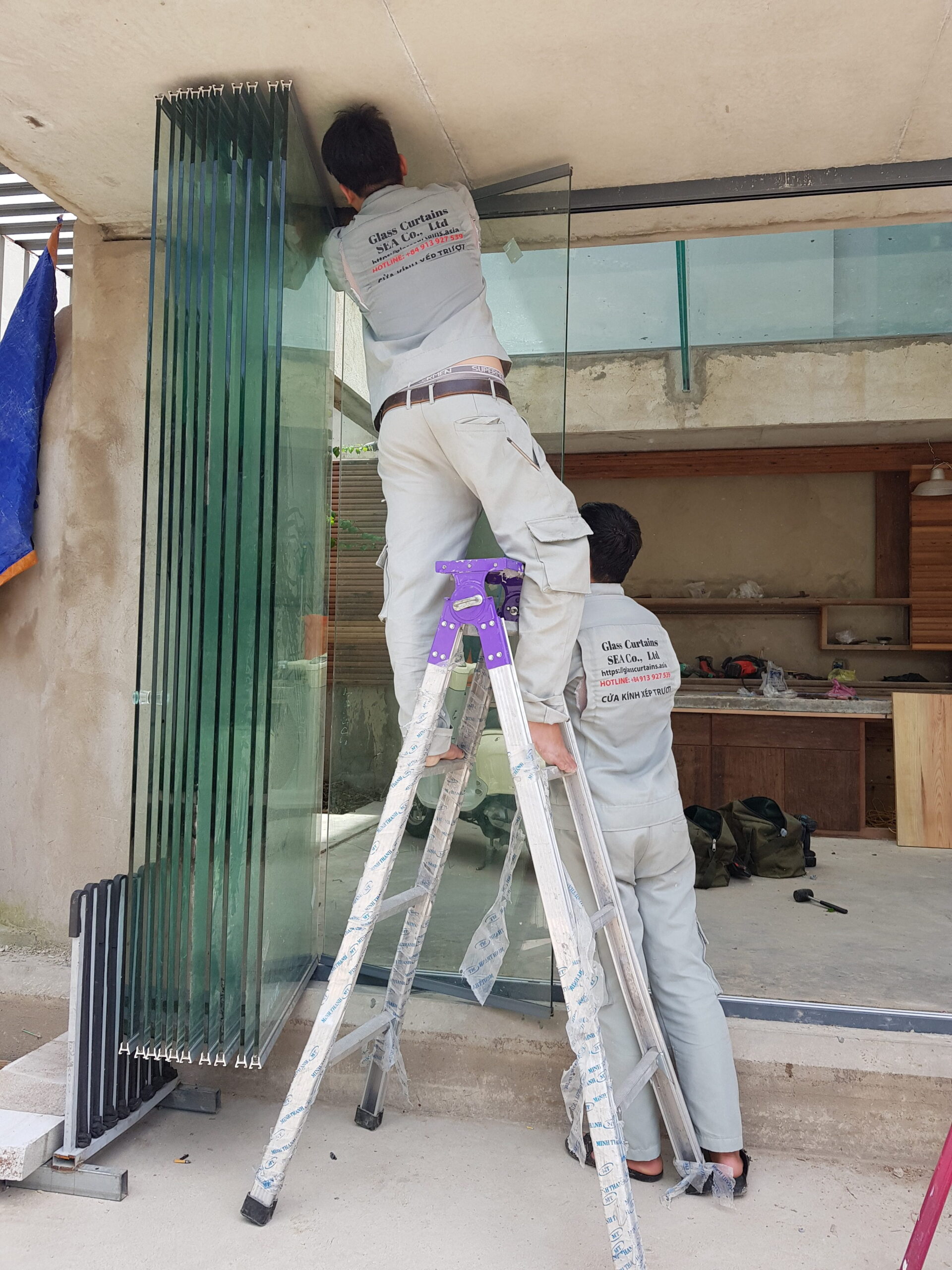 thi công vách kính tại Glass Curtains SEA sang trọng